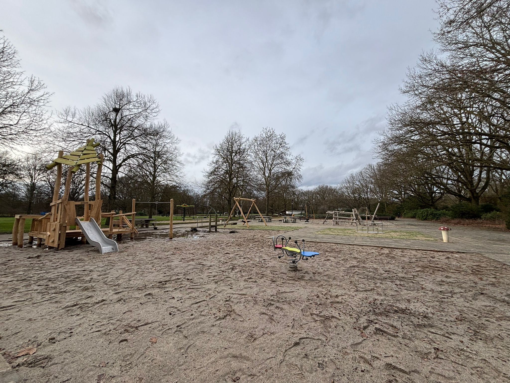 Zandbouwspeelplaats voor álle kinderen toegankelijk in het Philips van Lenneppark in Eindhoven