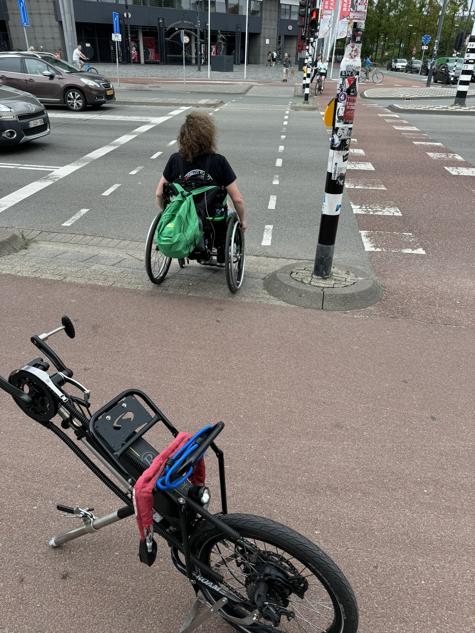 rolstoelgebruiker_bij_verkeerslicht.jpg